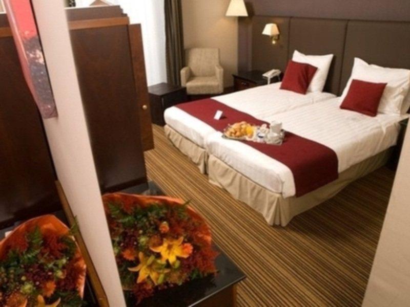Nh Brussels Carrefour De L'Europe Hotel Ngoại thất bức ảnh